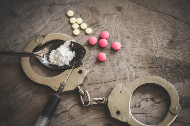 عقوبة حيازة المخدرات في الإمارات - Dubai Criminal Law Punishment For Possessing Drugs