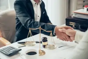 محاماة النزاعات التجارية في دبي - Commercial Litigation Attorney in Dubai in 2024